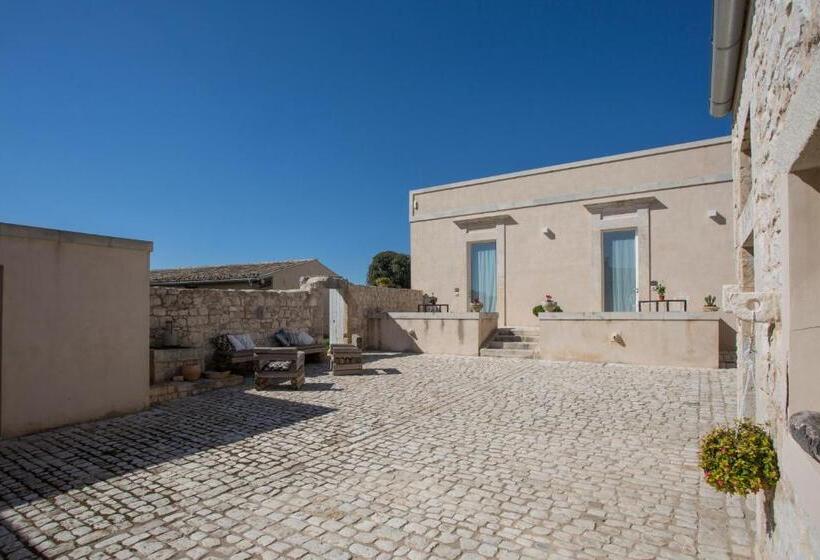 اتاق سوپریور, Stacci Rural Resort