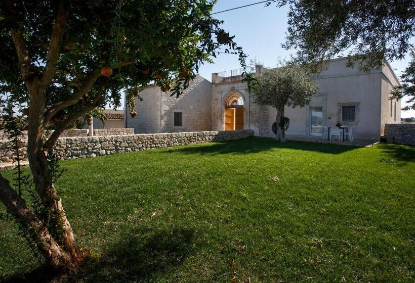 اتاق لوکس چهار تخته, Stacci Rural Resort
