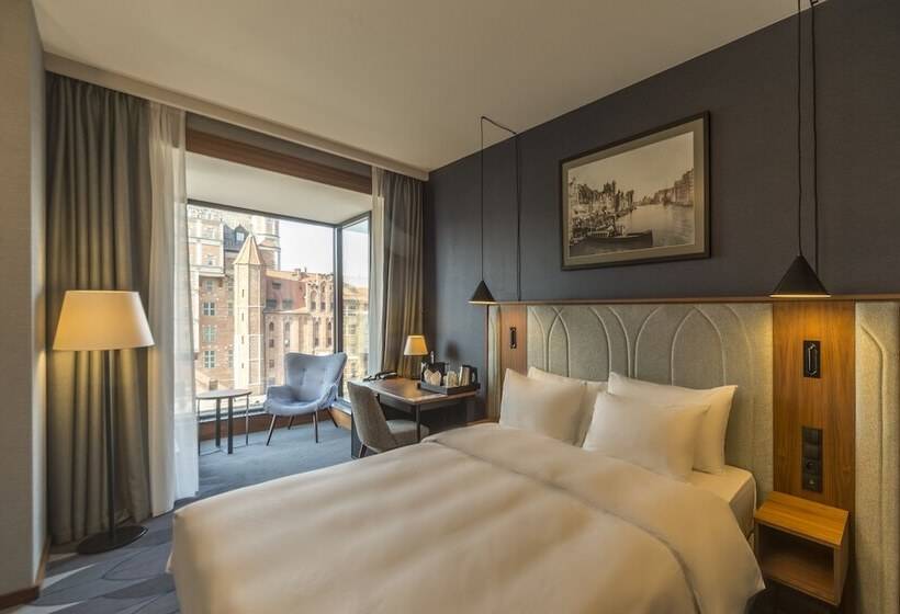 اتاق سوپریور با چشم‌انداز رودخانه, Radisson Hotel & Suites, Gdansk, Wyspa Spichrzów