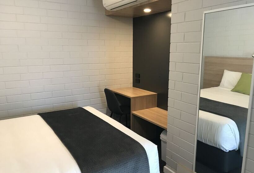 스탠다드 스튜디오, Frewville Motor Inn