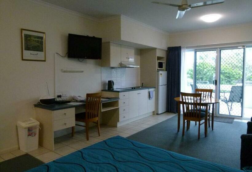 스탠다드 스튜디오, Madison Ocean Breeze Apartments
