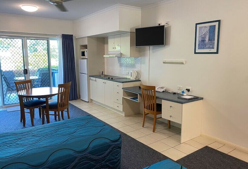 スタンダードスタジオ, Madison Ocean Breeze Apartments