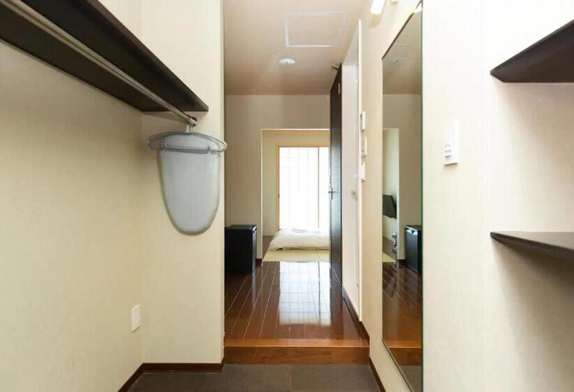 Quarto Estandar Individual, Karasuma Rokujo