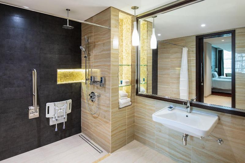 Номер Классика Кровать Кинг, Four Points By Sheraton Sharjah