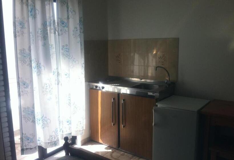 استودیوی استاندارد, Nitsa Rooms