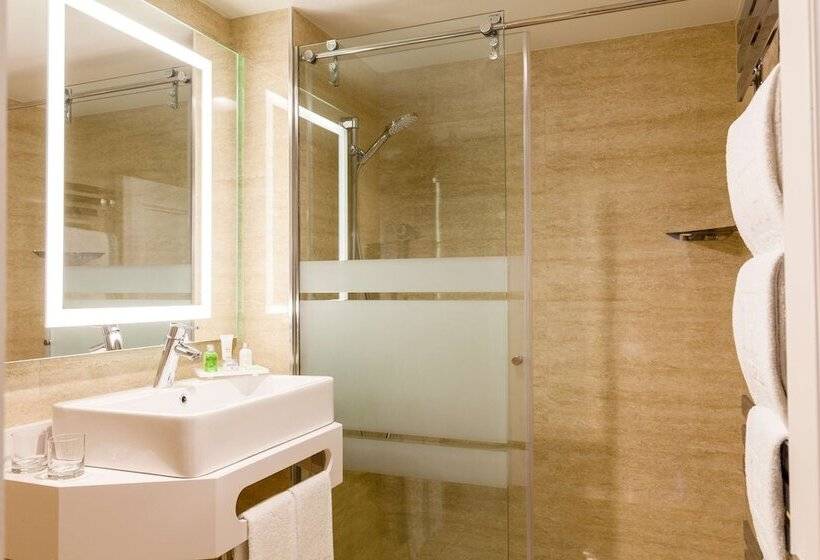 سوییت جونیور, NH Oviedo Principado