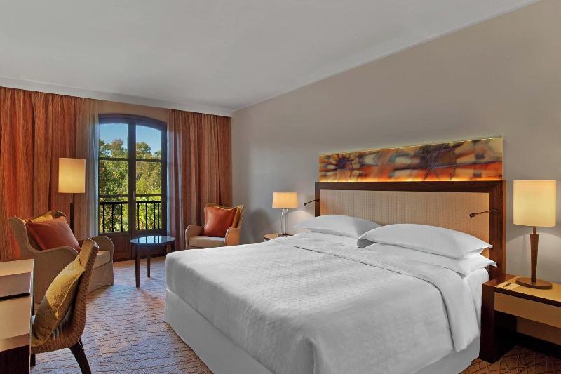 디럭스 룸 킹사이즈 침대, Sheraton Mallorca Arabella Golf