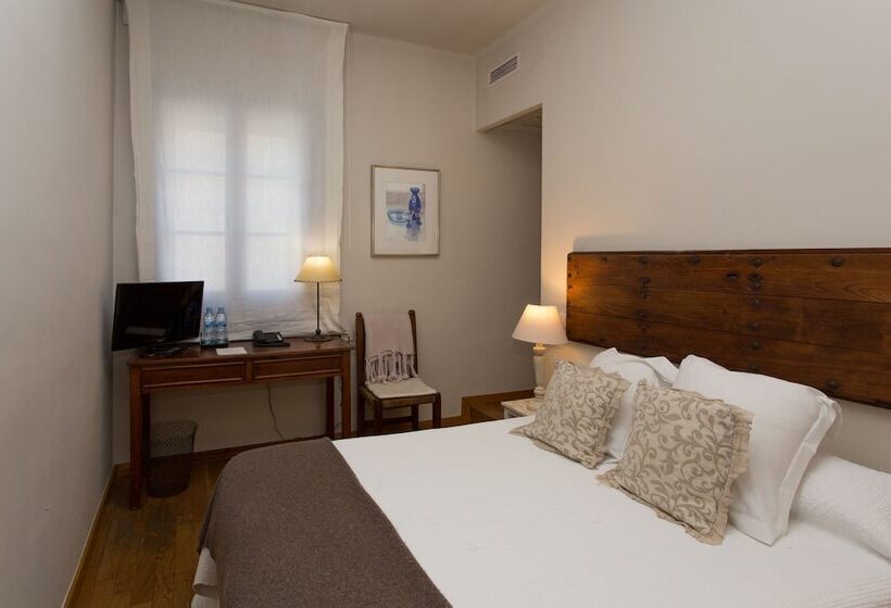 Номер Стандарт, Hostal De La Plaça