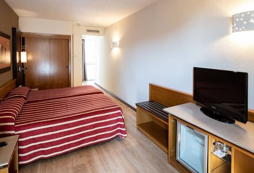 اتاق استاندارد سه نفره, Catalonia Bristol