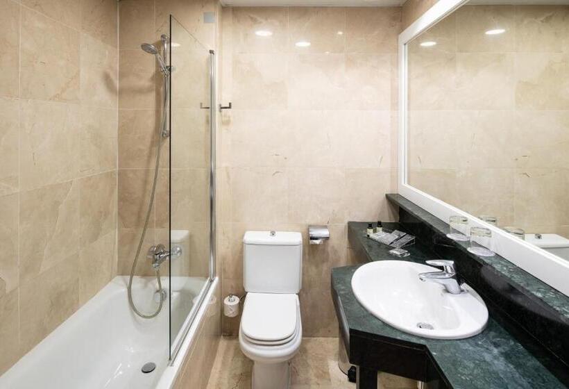 اتاق استاندارد سه نفره, Catalonia Bristol