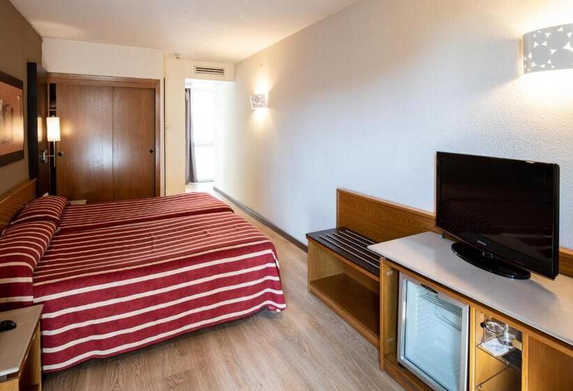اتاق استاندارد سه نفره, Catalonia Bristol
