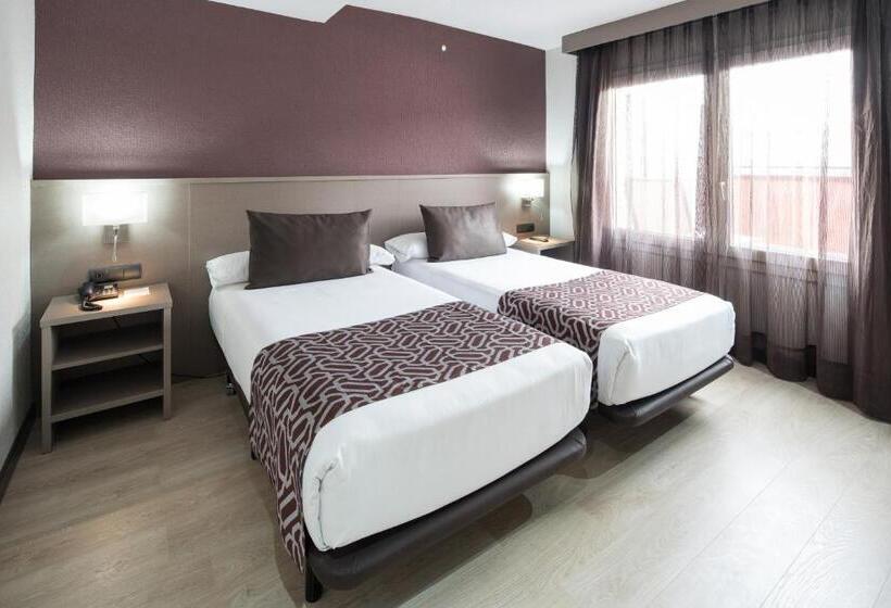 Premium room with terrace, Catalonia Park Guell