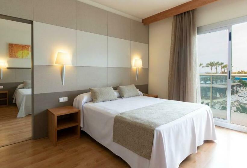 اتاق خانوادگی با چشم‌انداز استخر, Golden Taurus Aquapark Resort