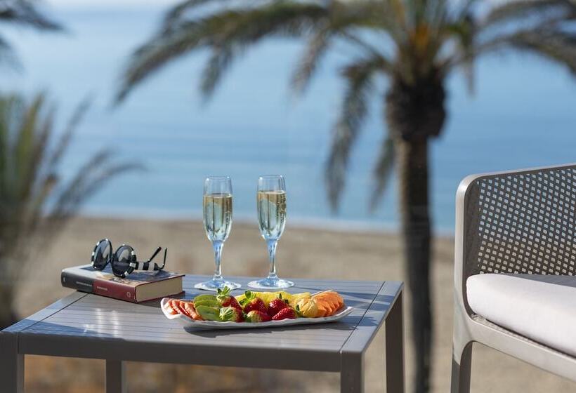 سوییت جونیور با چشم‌انداز دریا, Hsm Golden Playa