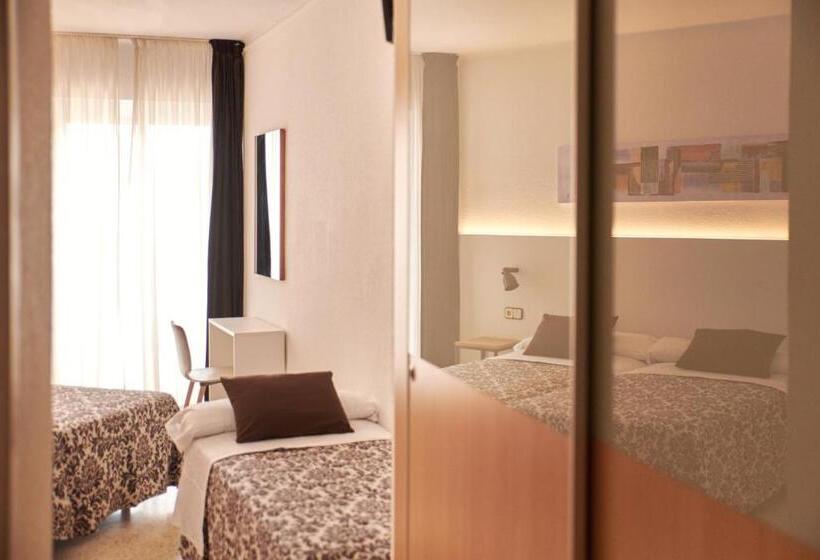 Quarto Quadruple Standart com Varanda, Miami