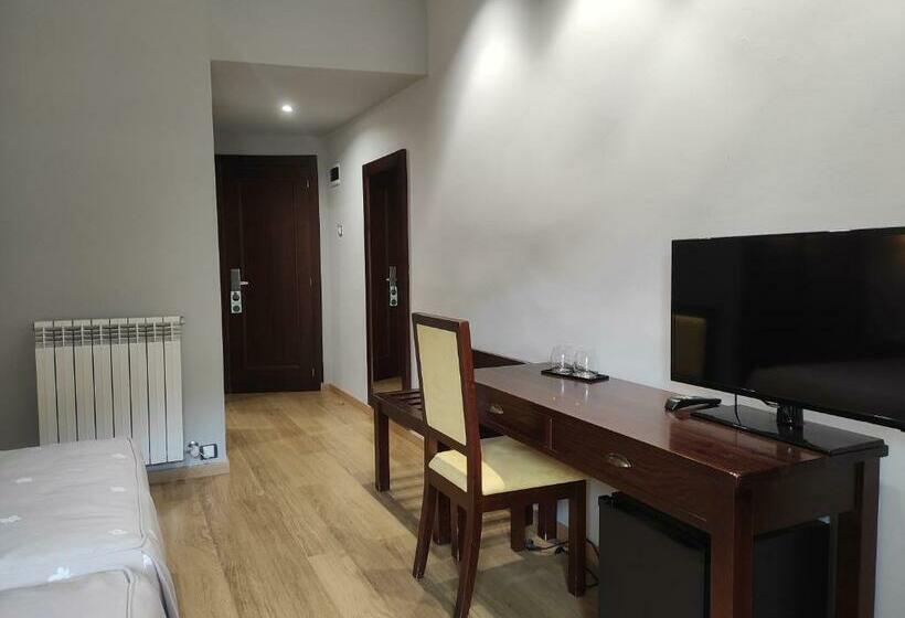 Номер Superior с Балконом, Snö Hotel Bielsa