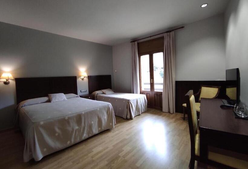 Трехместный Номер Superior, Snö Hotel Bielsa