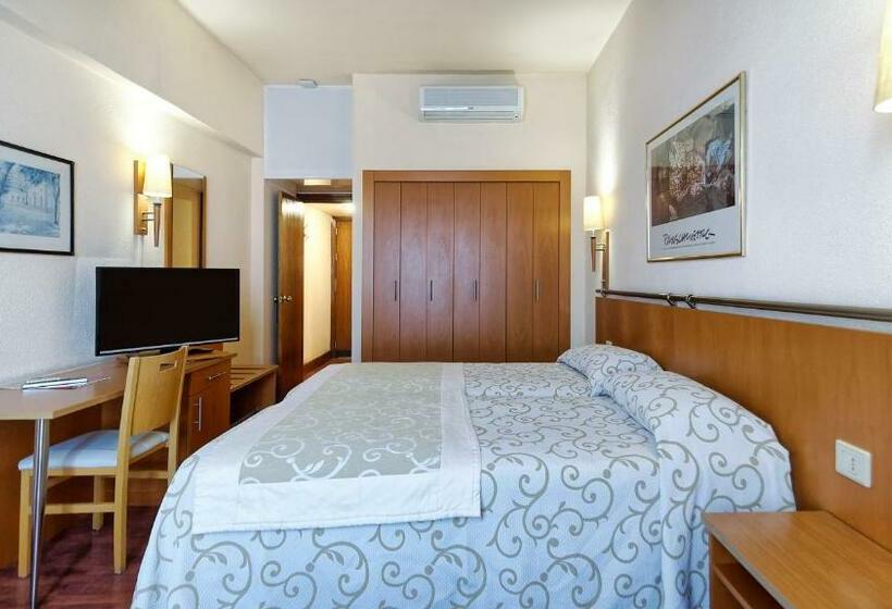 اتاق استاندارد یک نفره, Bull Astoria