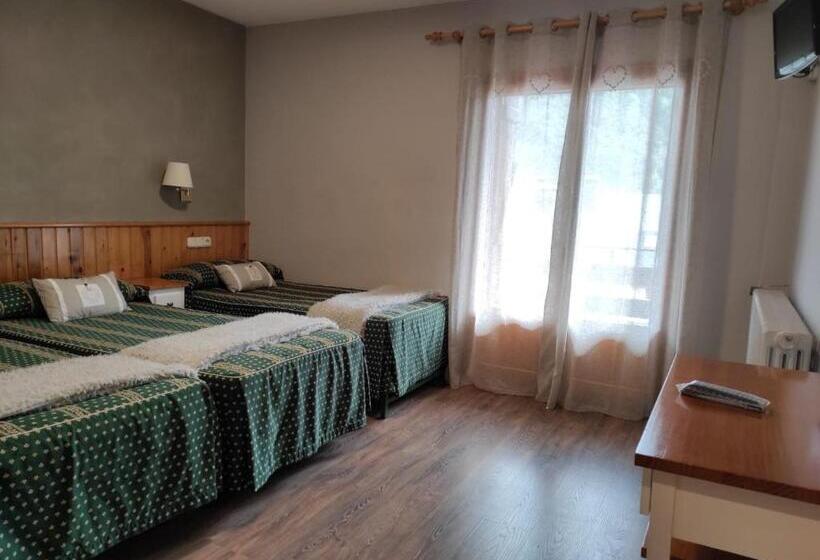 اتاق استاندارد سه تخته با بالکن, Casa Morlans 3000
