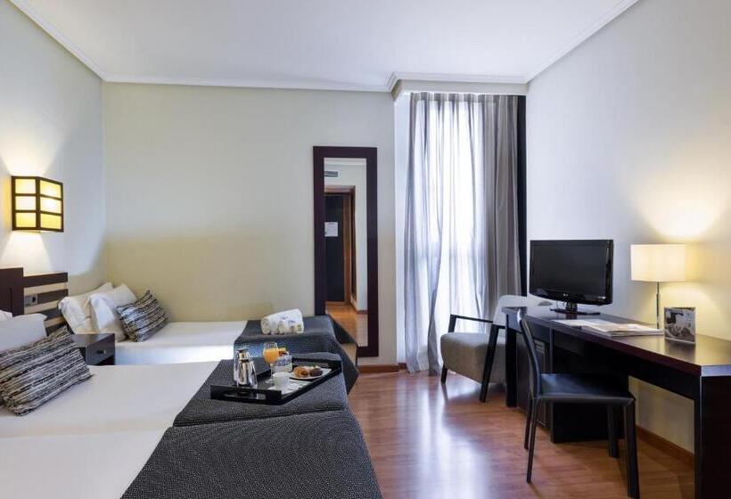 Habitación Triple Estándar, Exe Auriense