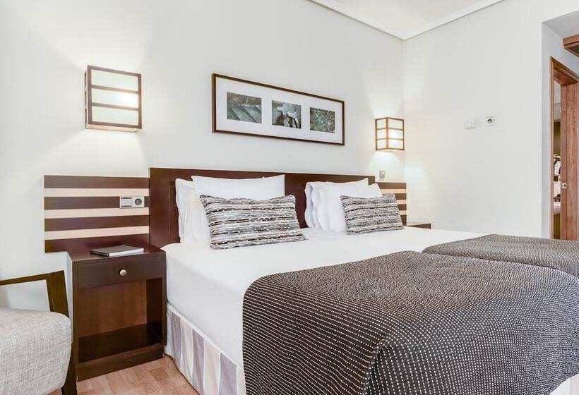 Habitación Triple Estándar, Exe Auriense