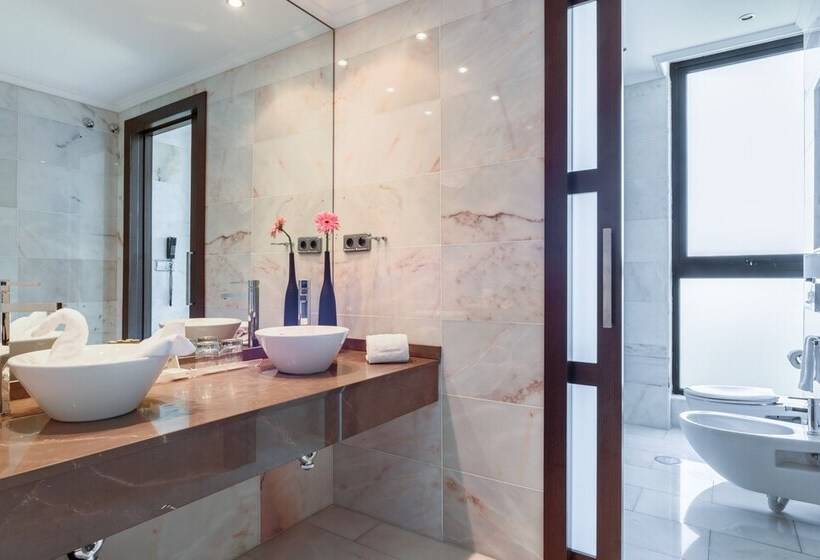 Junior Suite, Exe Auriense