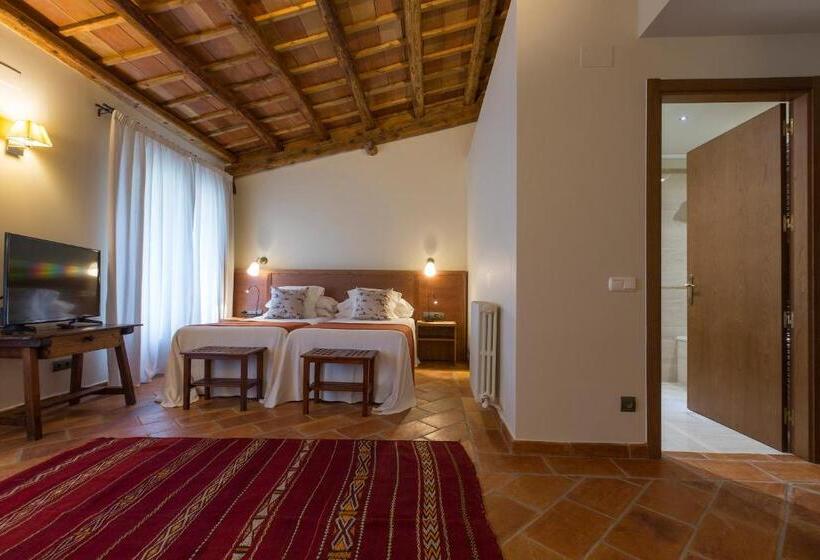 سوییت جونیور, Hostal Sport