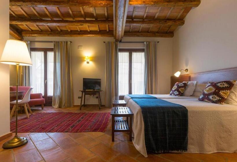 سوییت جونیور, Hostal Sport