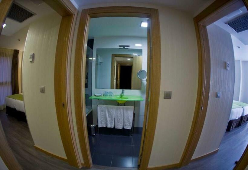 اتاق خانوادگی, Ele Enara Boutique