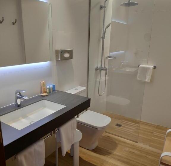 חדר סטנדרט לשלושה, Ibis Styles Figueres Ronda