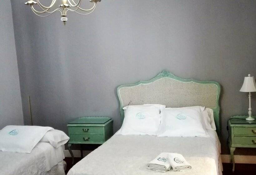 اتاق استاندارد سه نفره, Le Petit Paris