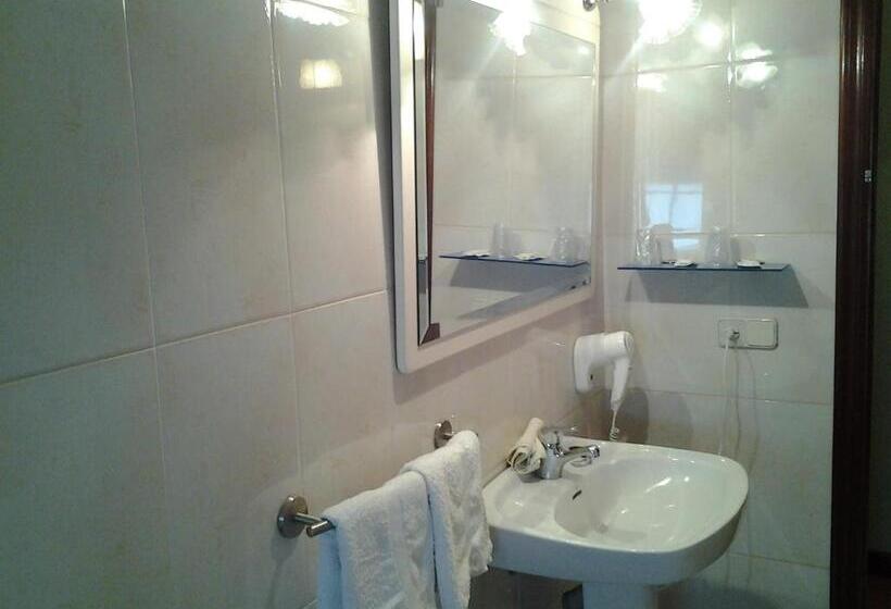اتاق اکونومی, Hostal Martin   Sanabria