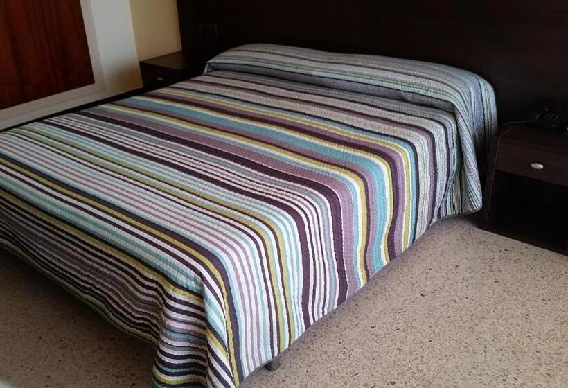 חדר סטנדרט לשלושה, Rvhotels Gr92