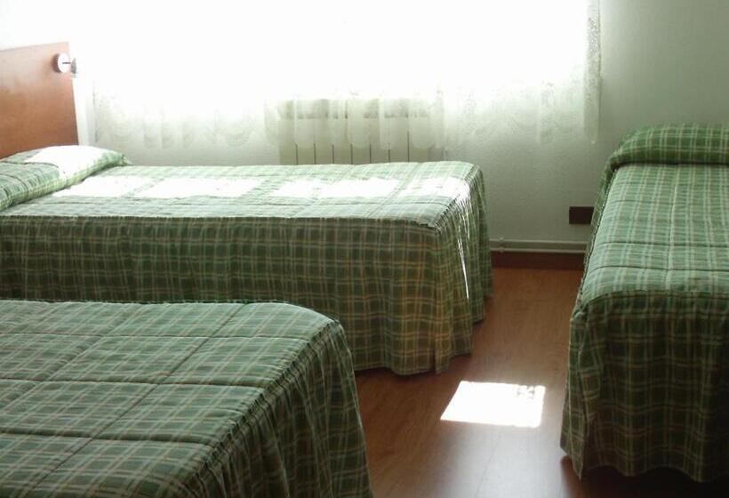 Habitación Triple Clásica, A Roda