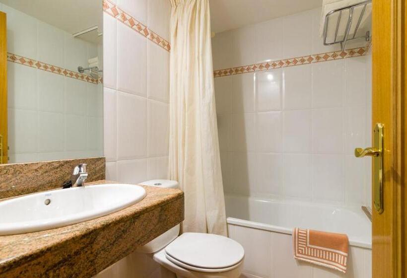 Трехместный Номер Superior, Hostal Cal Mestre