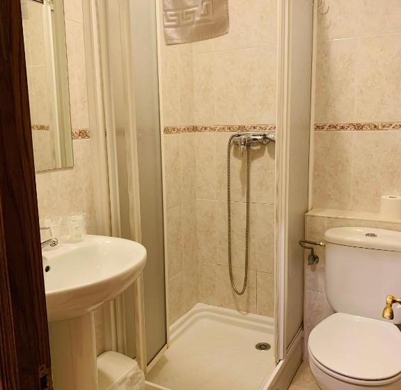 家庭间, Hostal La Serna