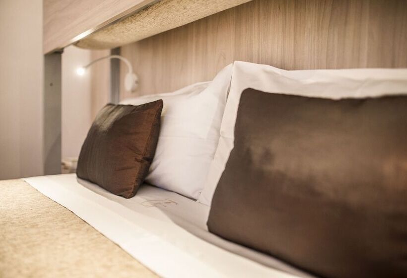 Номер Стандарт Трехместный, La Trobada Hotel Boutique