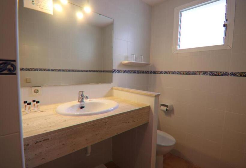 Номер Стандарт Трехместный, Hostal Cala Ratjada