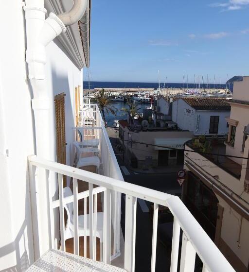 Номер Стандарт с Балконом, Hostal Cala Ratjada