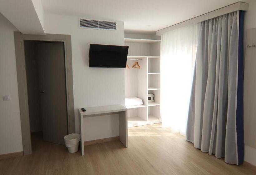 Номер Стандарт с Балконом, Hostal Cala Ratjada