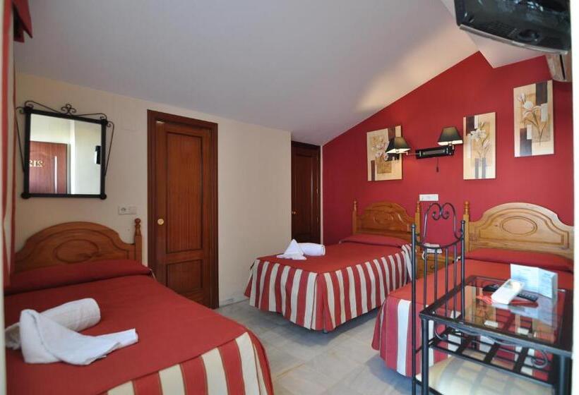 اتاق استاندارد سه نفره, Hostal La Fuente