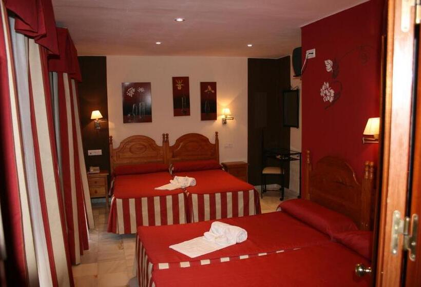 اتاق استاندارد چهار تخته, Hostal La Fuente