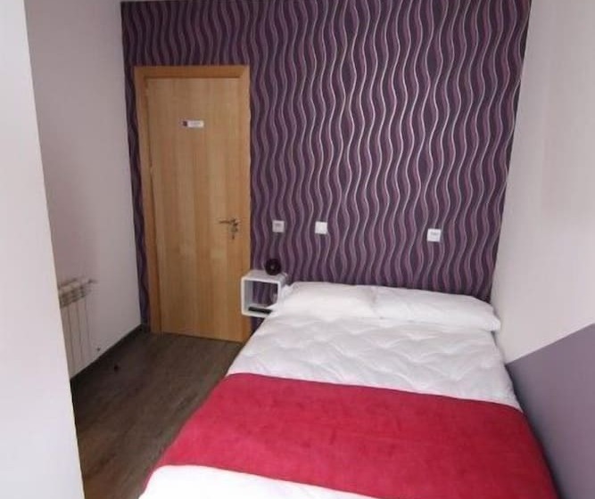 Habitación Estándar Individual, Hostal Abril Madrid