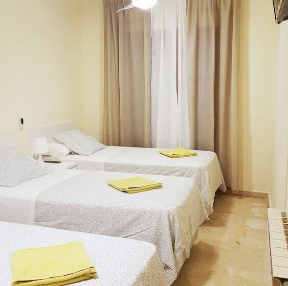 Трехместный Номер Стандарт Совместная Ванная, Hostal El Peine