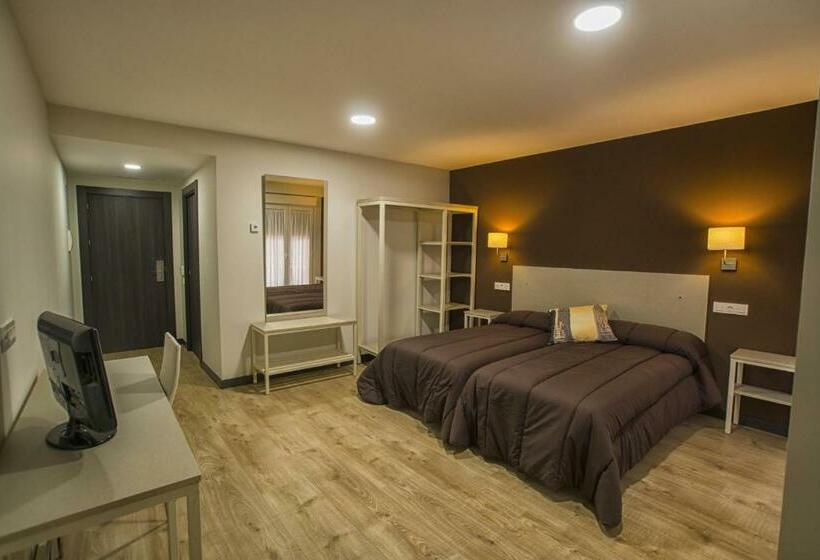 استودیوی استاندارد, Hostal Elvira