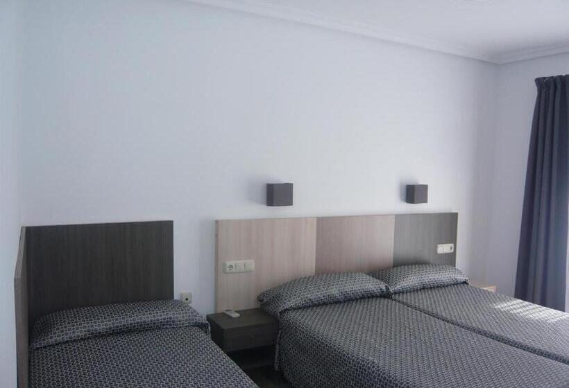 Номер Стандарт Трехместный, Hostal El Trovador