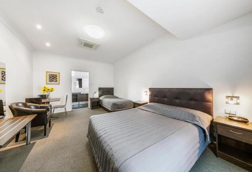 家庭间, Cessnock Motel