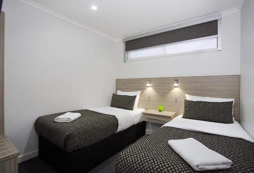 패밀리 스위트, Hamilton Lonsdale Motel