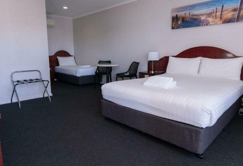 디럭스 룸, Hilton Beachfront Motel