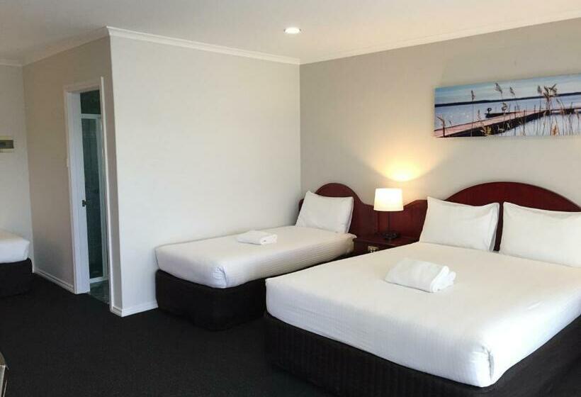패밀리 룸, Hilton Beachfront Motel
